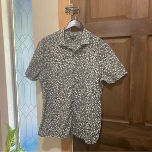 Express Men’s Classic Floral Stretch shirt,Size: L,Color: d. green/white floral